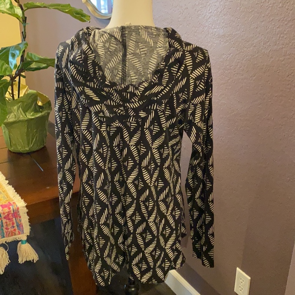 Lovely black white geometric hooded sweater EUC - Picture 8 of 10